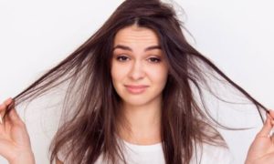 conoce los problemas mas comunes del cabello 2412517 300x180 - 7 tips para recuperar tu cabello de las puntas abiertas