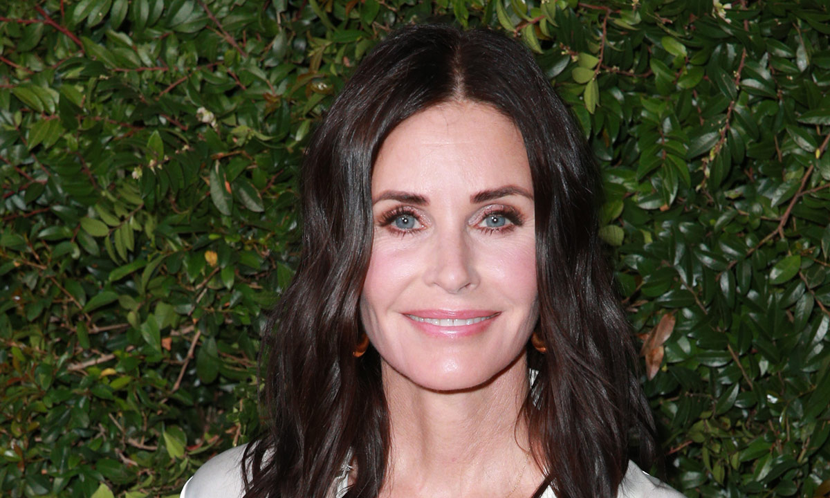 courteneycoxatredcarpetevent t - Courteney Cox se reencuentra con su novio