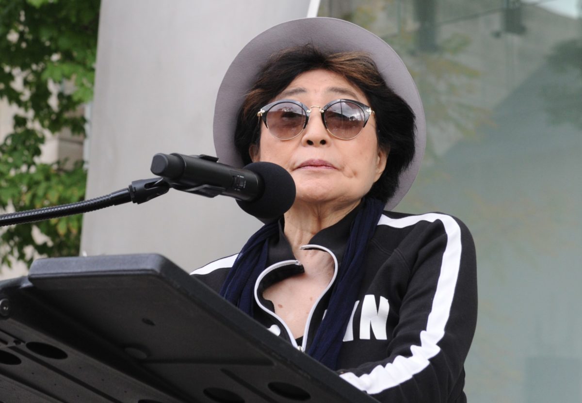 descarga 2020 12 08T203101.325 1200x831 - Yoko Ono recuerda a John Lennon a 40 años de su asesinato