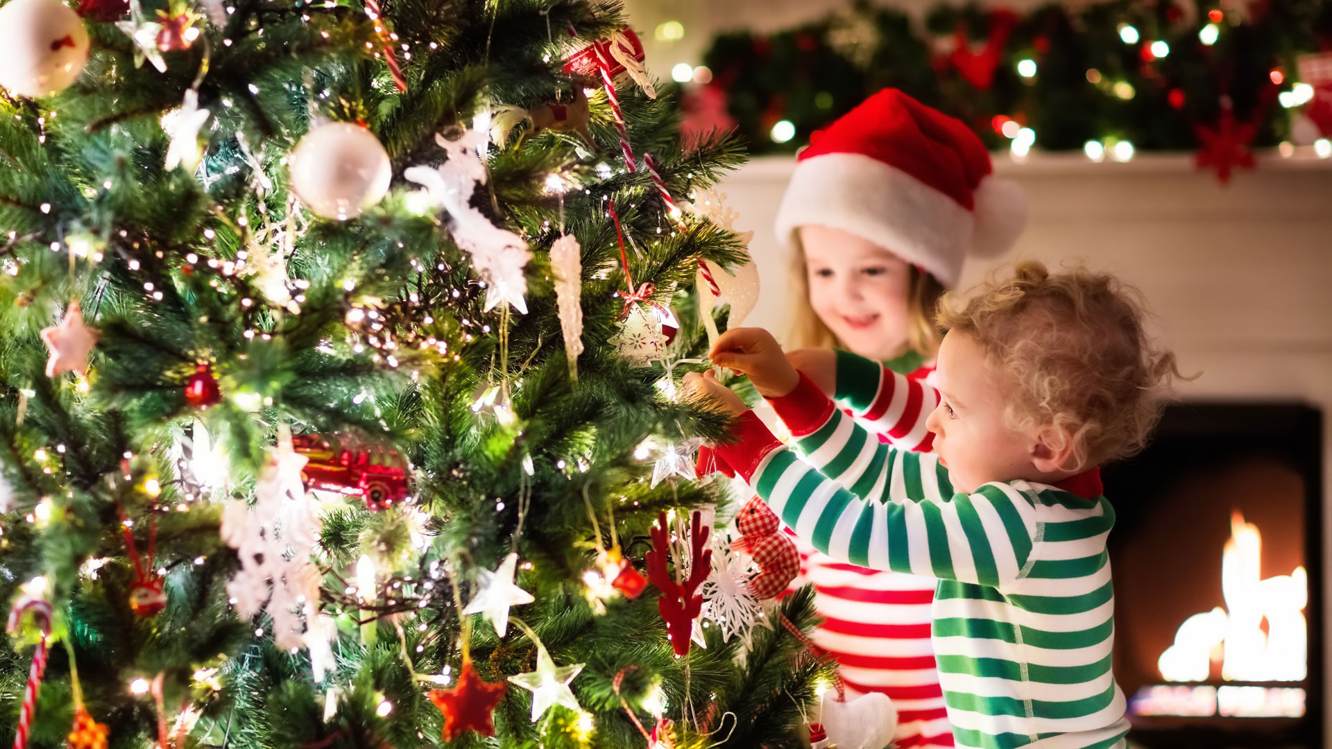 iStock 608640648 1 - La Navidad ya llegó a la casa de estos famosos