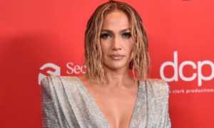jennifer lopez 0 300x180 - Jennifer Lopez destapa sus secretos para lucir súper joven