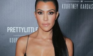 5e947210c02320575b417bc3 300x180 - Kourtney Kardashian tiene nuevo novio