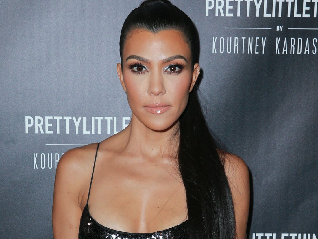 5e947210c02320575b417bc3 - Kourtney Kardashian tiene nuevo novio