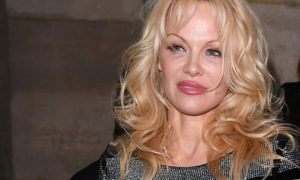 Pamela Anderson seria 3 300x180 - Pamela Anderson se casó en secreto con su guardaespaldas