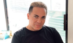 cristian castro 300x180 - Cristian Castro es acusado de maltrato