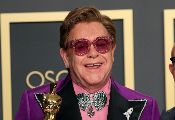 descarga 2021 01 04T181018.854 - Netflix prepara un documental sobre Elton John