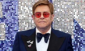 descarga 2021 01 04T181305.064 2 300x180 - Netflix prepara un documental sobre Elton John