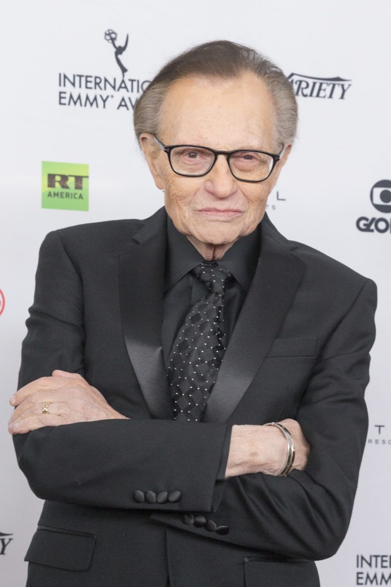 descarga 2021 01 23T133019.877 800x1200 - Muere el presentador de televisión Larry King por Covid-19