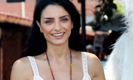 f1280x720 246408 378083 4562 450x270 - Aislinn Derbez está en Hawái con su supuesto novio