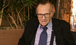 https   cdncnncom cnnnext dam assets 200822133022 larry king children died trndjpg 300x180 - Muere el presentador de televisión Larry King por Covid-19