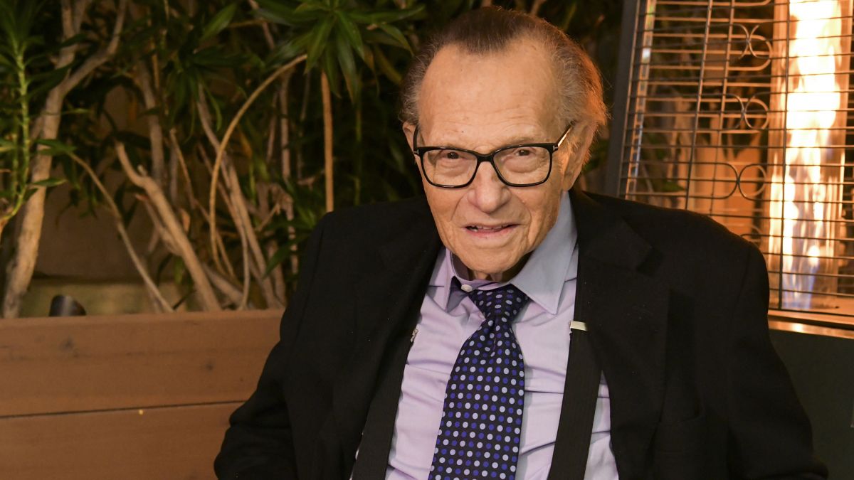 https   cdncnncom cnnnext dam assets 200822133022 larry king children died trndjpg - Muere el presentador de televisión Larry King por Covid-19