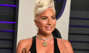 lady gaga cumpleanos 1585388285 300x180 - Lady Gaga exige la destitución de Donald Trump