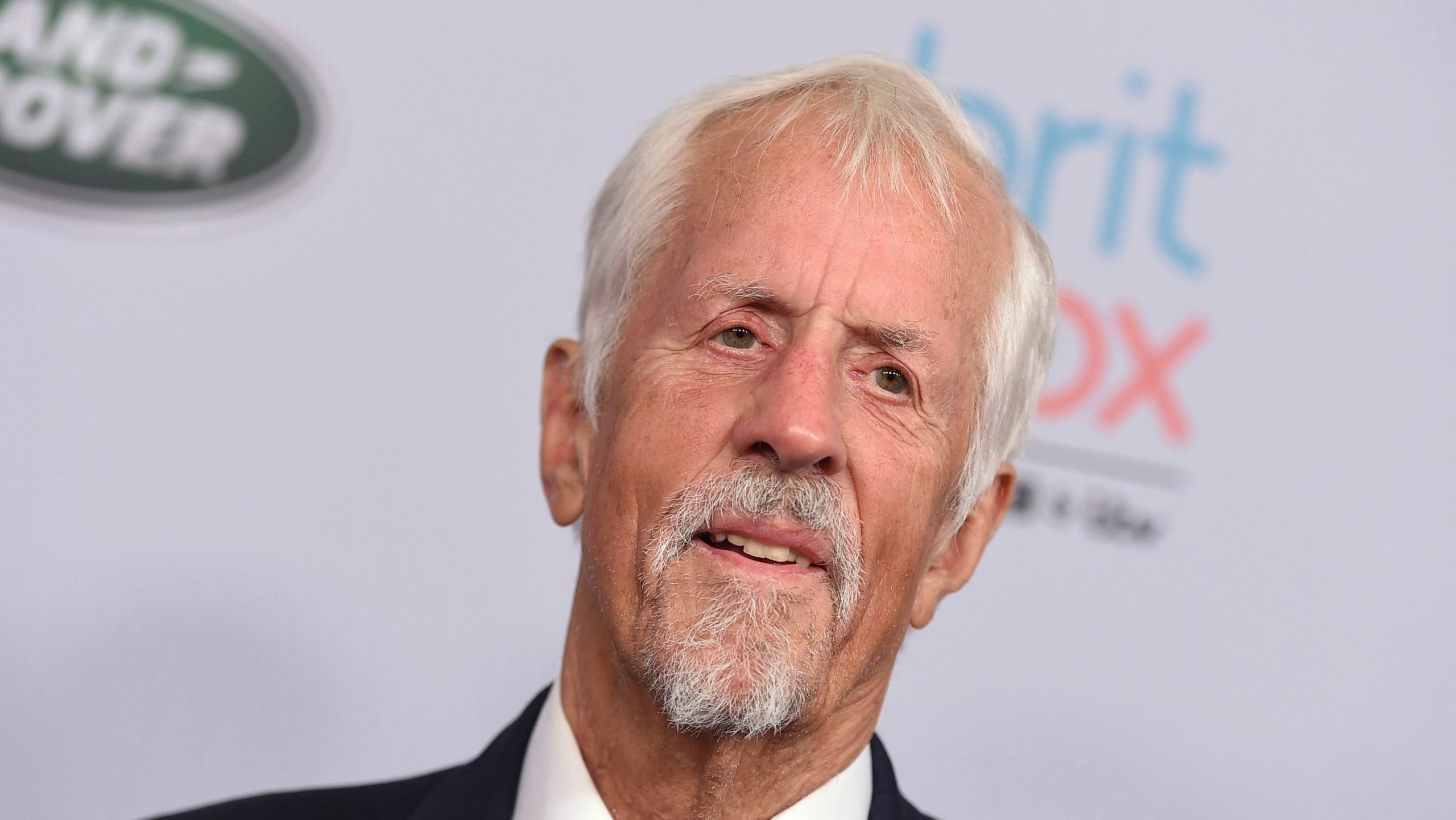 shutterstock editorial 10456753t e1575660030643 scaled - Muere el director británico Michael Apted