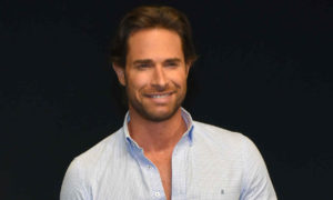 0439033 300x180 - Sebastián Rulli es visto con su papá en España tras derrame cerebral