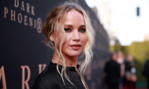 1612631229 0631153773737 300x180 - Jennifer Lawrence sufre accidente en plena filmación de su nueva película