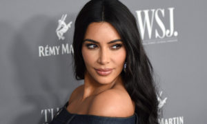 5fe1f26906c4ef5feabcc695 o U v2 300x180 - Kim Kardashian mete demanda de divorcio