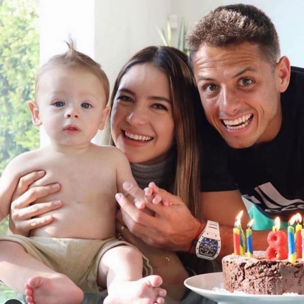descarga 53 - Captan a 'Chicharito' durante un viaje con modelo y amigos