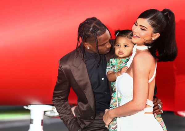 descarga 62 - Kylie Jenner y Travis Scott están 'profundamente enamorados'