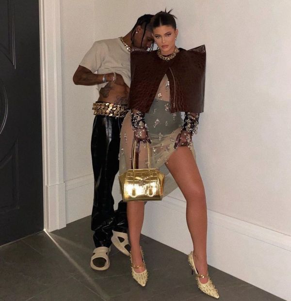 descarga 63 - Kylie Jenner y Travis Scott están 'profundamente enamorados'
