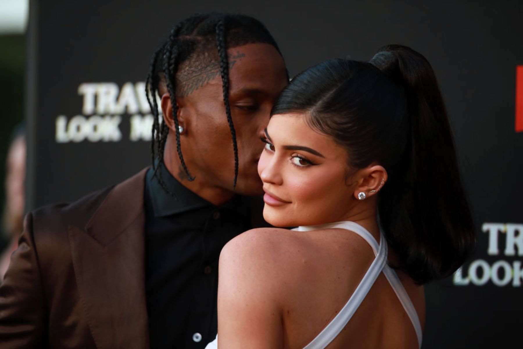 descarga 64 2 - Kylie Jenner y Travis Scott están 'profundamente enamorados'