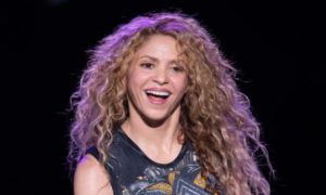 shakira3 kVWC 1200x630@abc 300x180 - Shakira estrena look que despierta nostalgia entre sus fans