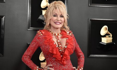 1140 dolly parton grammys esp.web  450x270 - Dolly Parton recibe vacuna contra el Covid-19