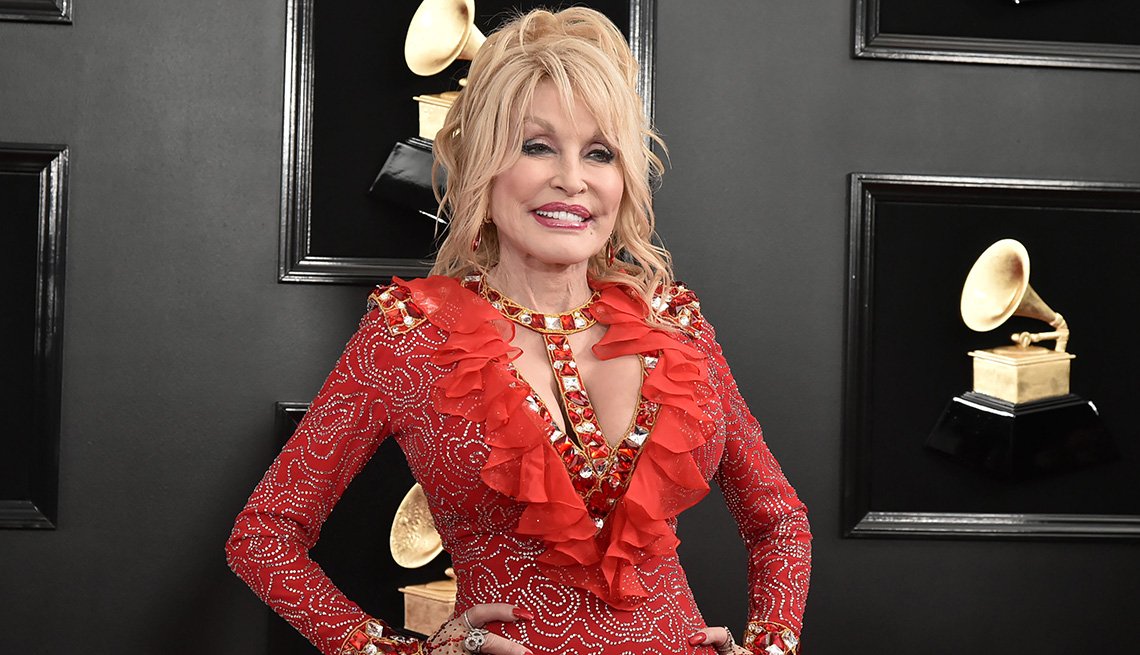 1140 dolly parton grammys esp.web  - Dolly Parton recibe vacuna contra el Covid-19