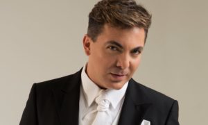 5e4cf800 a434 4c7b 960f 5fb5b7579017 Cristian Castro prensa danna 300x180 - Cristian Castro se habría casado en secreto y, por ello, peleado con su mamá