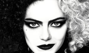 Cruella Devil 4 300x180 - Impactantes imágenes de Emma Stone como Cruella de Vil