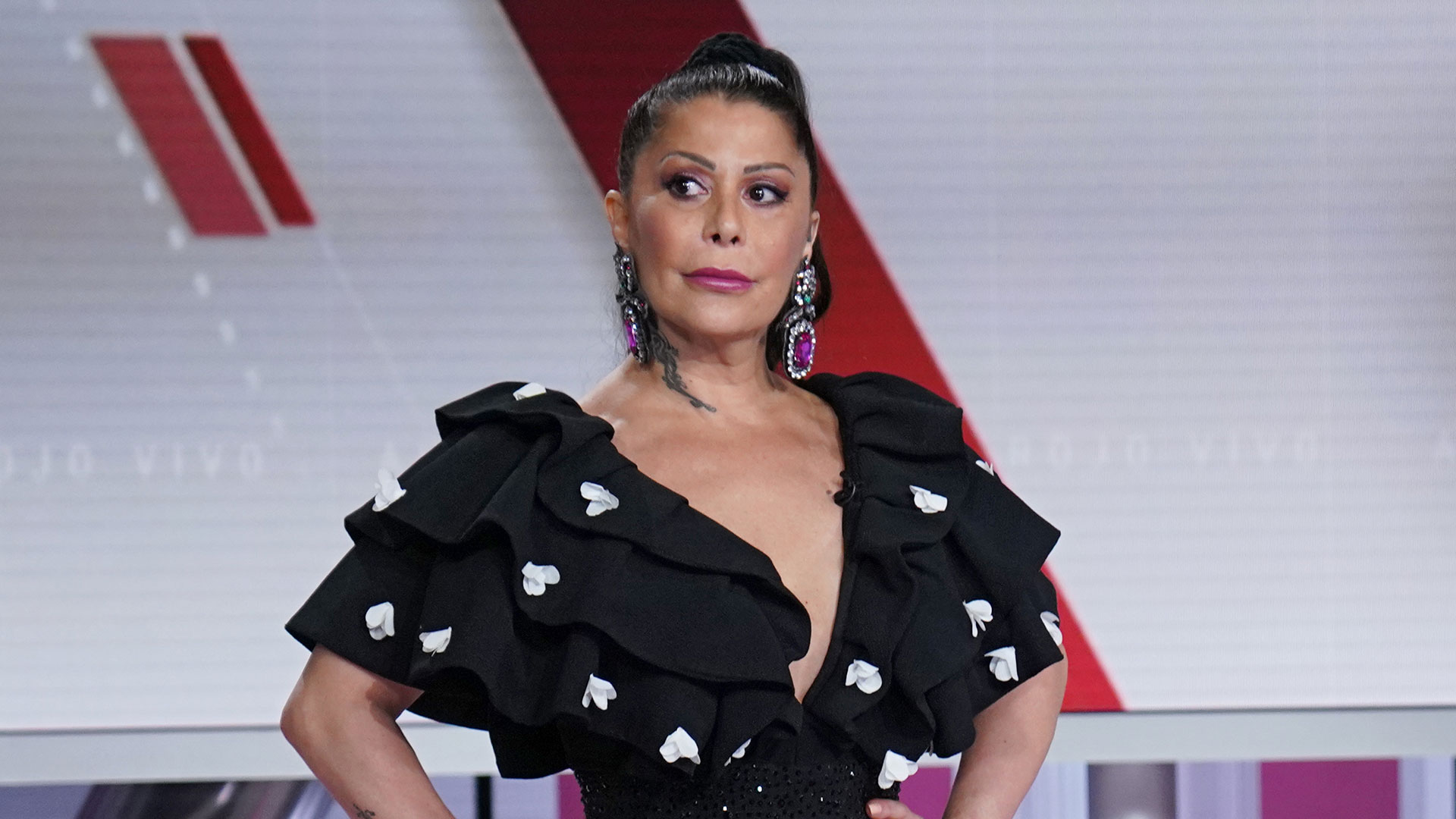 alejandra guzman look negro 1 - Alejandra Guzmán presenta síntomas de Covid-19