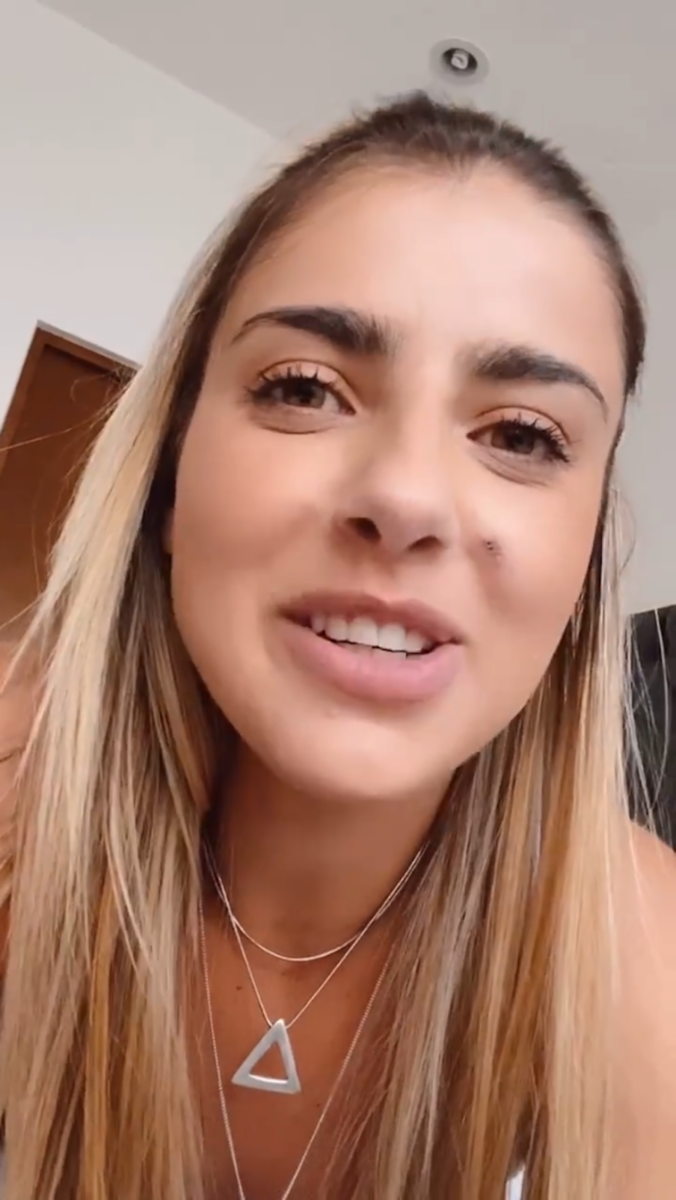 descarga 19 676x1200 - Michelle Renaud explica por qué tiene una extraña marca en la cara