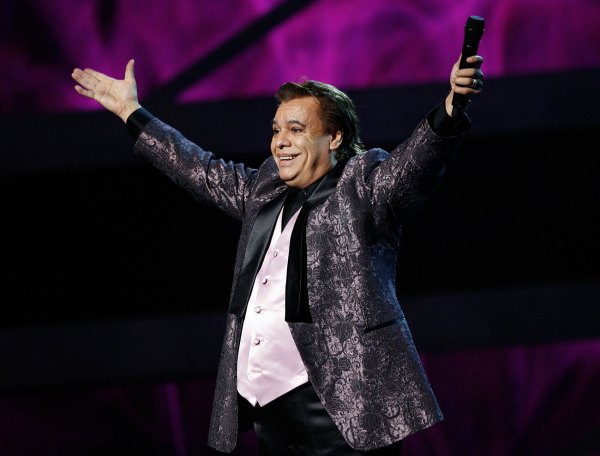 descarga 88 - Juan Gabriel tendrá nueva película al estilo 'Bohemian Rhapsody'