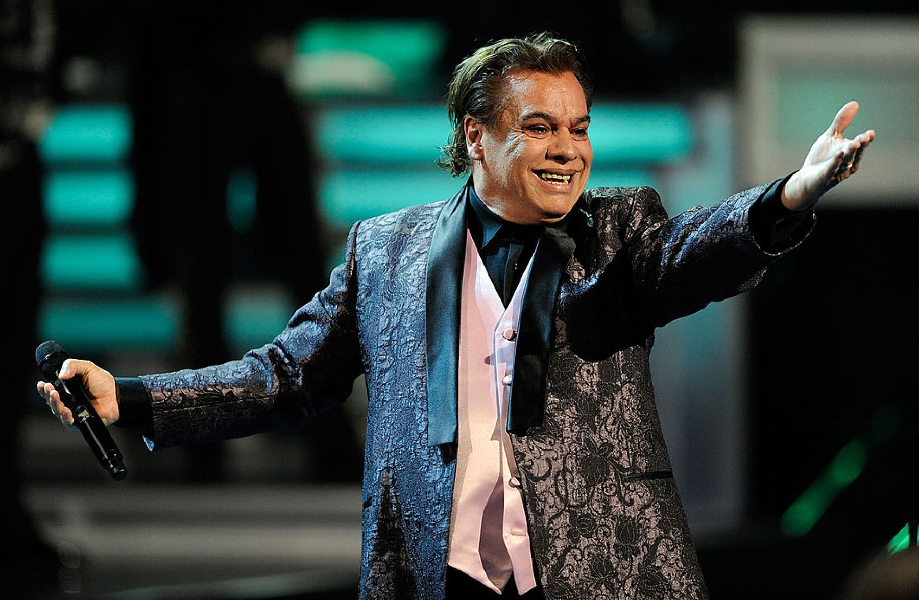 descarga 90 2 - Juan Gabriel tendrá nueva película al estilo 'Bohemian Rhapsody'