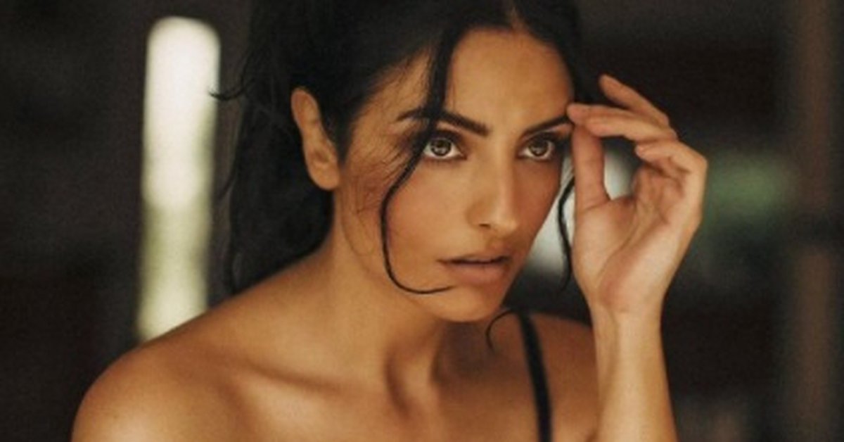 BVNWK6PNJVAWLKQ7LRRKKOAAAE 1 - Aislinn Derbez se une a campaña contra el abuso sexual con fuerte mensaje