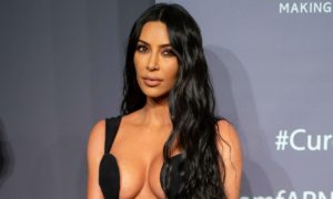 Kim Kardashian 1 300x180 - Kim Kardashian pagó 25 mil dólares por un icónico look de Janet Jackson