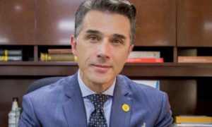 Sergio Mayer 300x180 - Sergio Mayer reacciona a los rumores sobre la salida de su hijo de 'Rebelde'