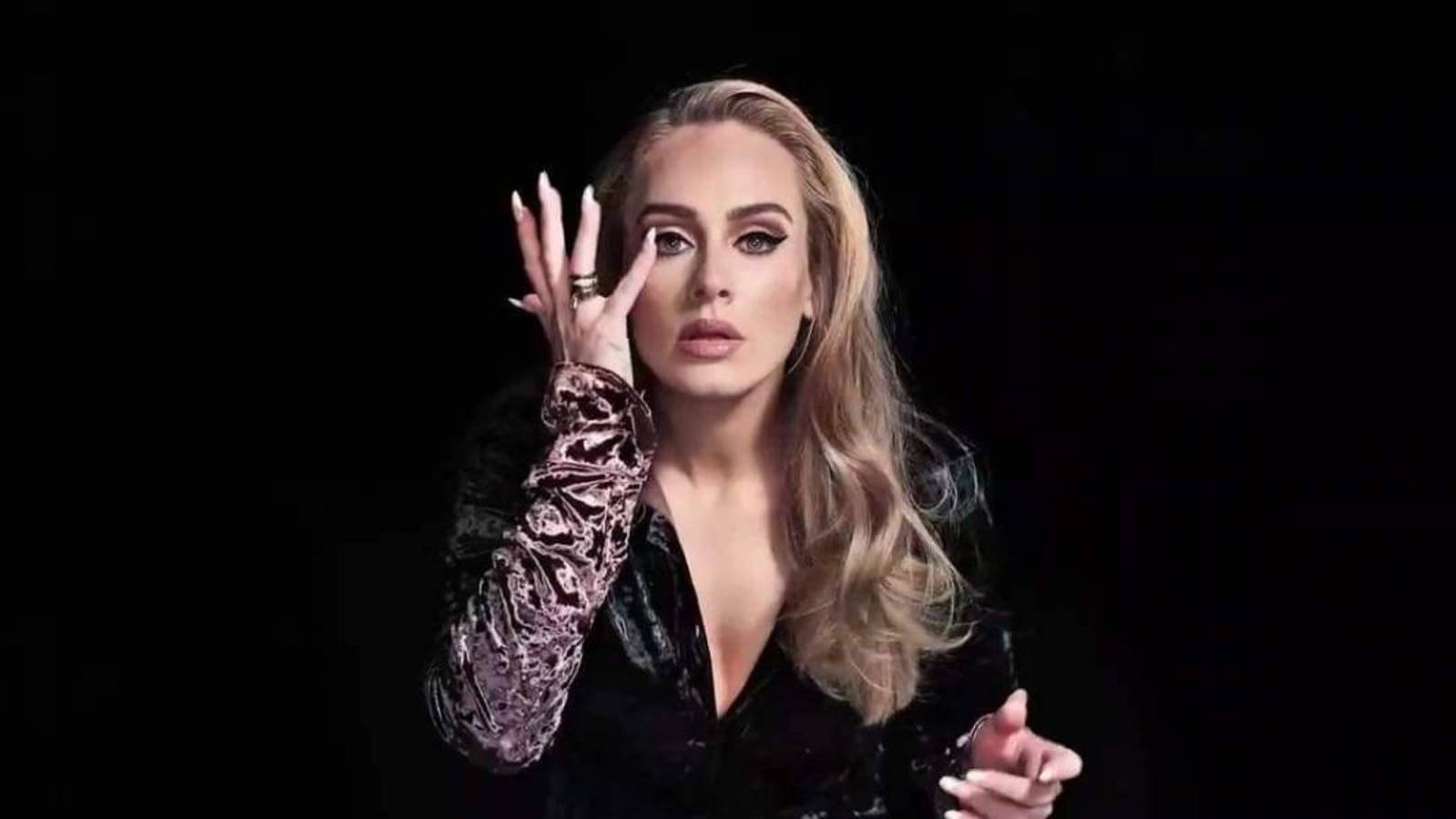 adele muestra nueva imagen en television y habla de su perdida de peso 1 - Adele reaparece en su cumpleaños y fascina con fotos a sus fans