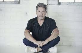 images 14 275x180 - Ricardo Montaner ‘se pelea’ en redes por defender a Camilo