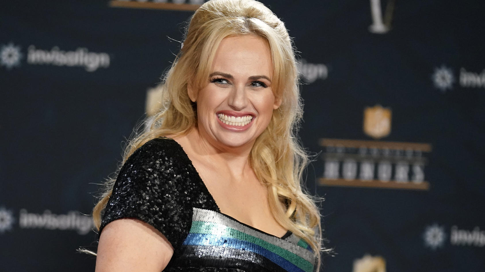 pcgqtnlhpm6zzudflgbakgysj4 - Rebel Wilson presume su nueva figura en traje de baño