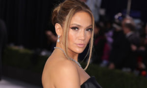215885 300x180 - Jennifer Lopez habla por primera vez de Alex Rodriguez después de su truene