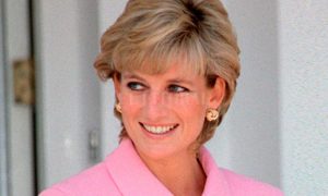 322619 05 300x180 - Cuando Lady Di caminó entre minas terrestres y sorprendió al mundo