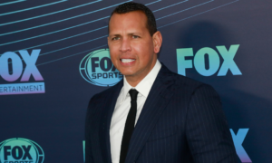 arod 1 300x180 - Alex Rodriguez celebró su cumpleaños en St. Tropez