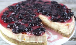 maxresdefault 4 300x180 - Pastel de queso con salsa de cerezas