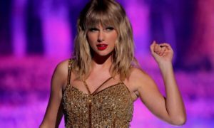 16057020070474 300x180 - Taylor Swift causa furor en su debut en TikTok