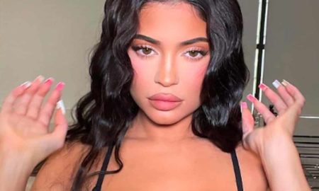 kim kardashian sa soeur kylie jenner enceinte de son 2eme enfant grande 450x270 - La lujosa e íntima fiesta de Kylie Jenner por su cumpleaños