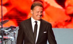 luis miguel estrena romance con ex novia crop1628022698712.jpg 715985292 300x180 - Aseguran que Luis Miguel regresó con una ex