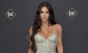 16235705500994 300x180 - Revelan la identidad del acompañante de Kim Kardashian