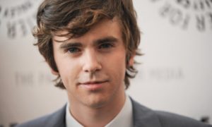 freddie t 300x180 - Freddie Highmore se casó en secreto