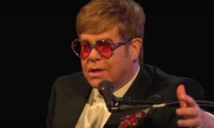 rocketman elton john taron egerton1 kwKC 1200x630@abc 300x180 - Elton John será operado de emergencia