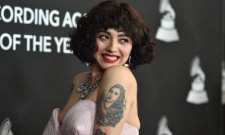 3 mon laferte 450x270 - Mon Laferte explora su embarazo a través de la música